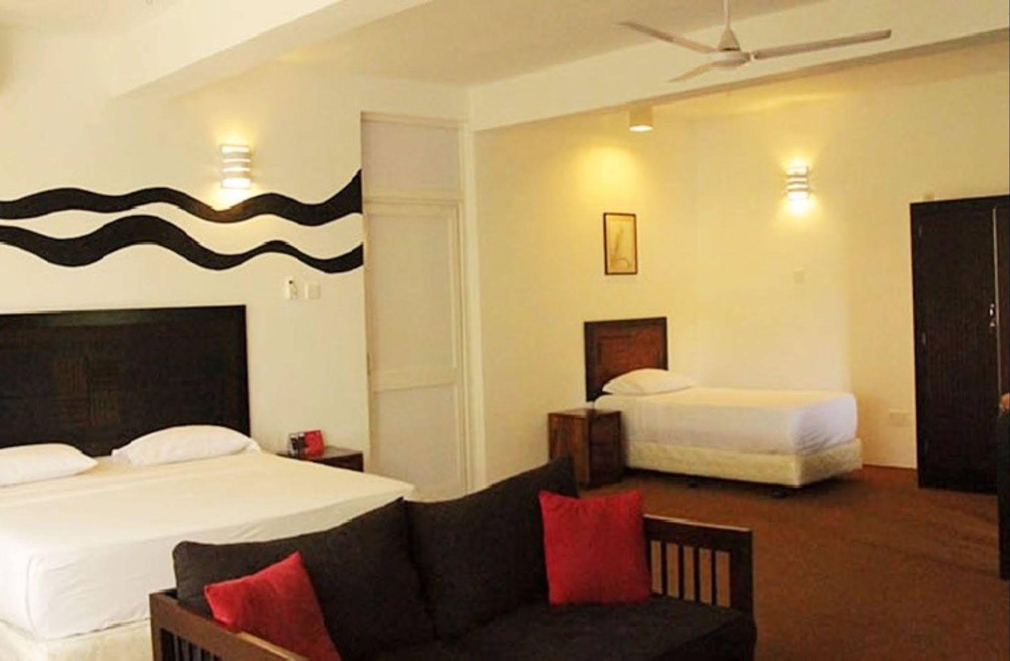 Birds Park Polgahawela Hotel Wadakada